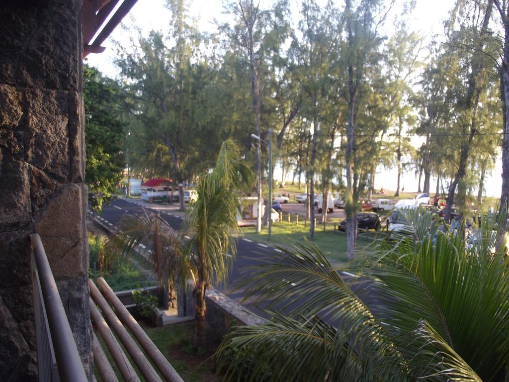 West Terraces Residence No 5 With Seafront - Licensed By Tourism Authority 13516 Flic en Flac Ruang foto